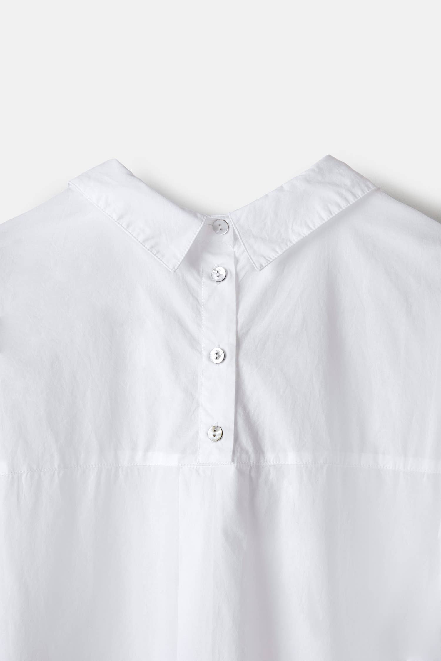 Lanidor - Lässige Hemdbluse mit Knopfdetail auf der Rückseite - weiß