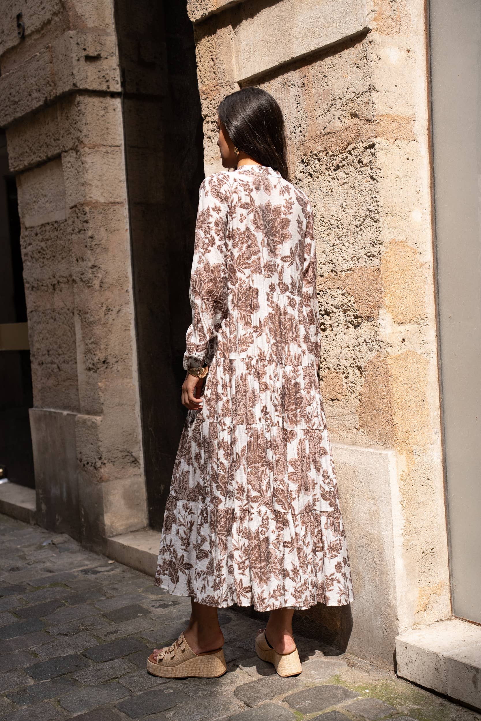 Choklate Paris Maxikleid Marbella in Schokobraun & Weiß Blumenprint Viskose-Seide