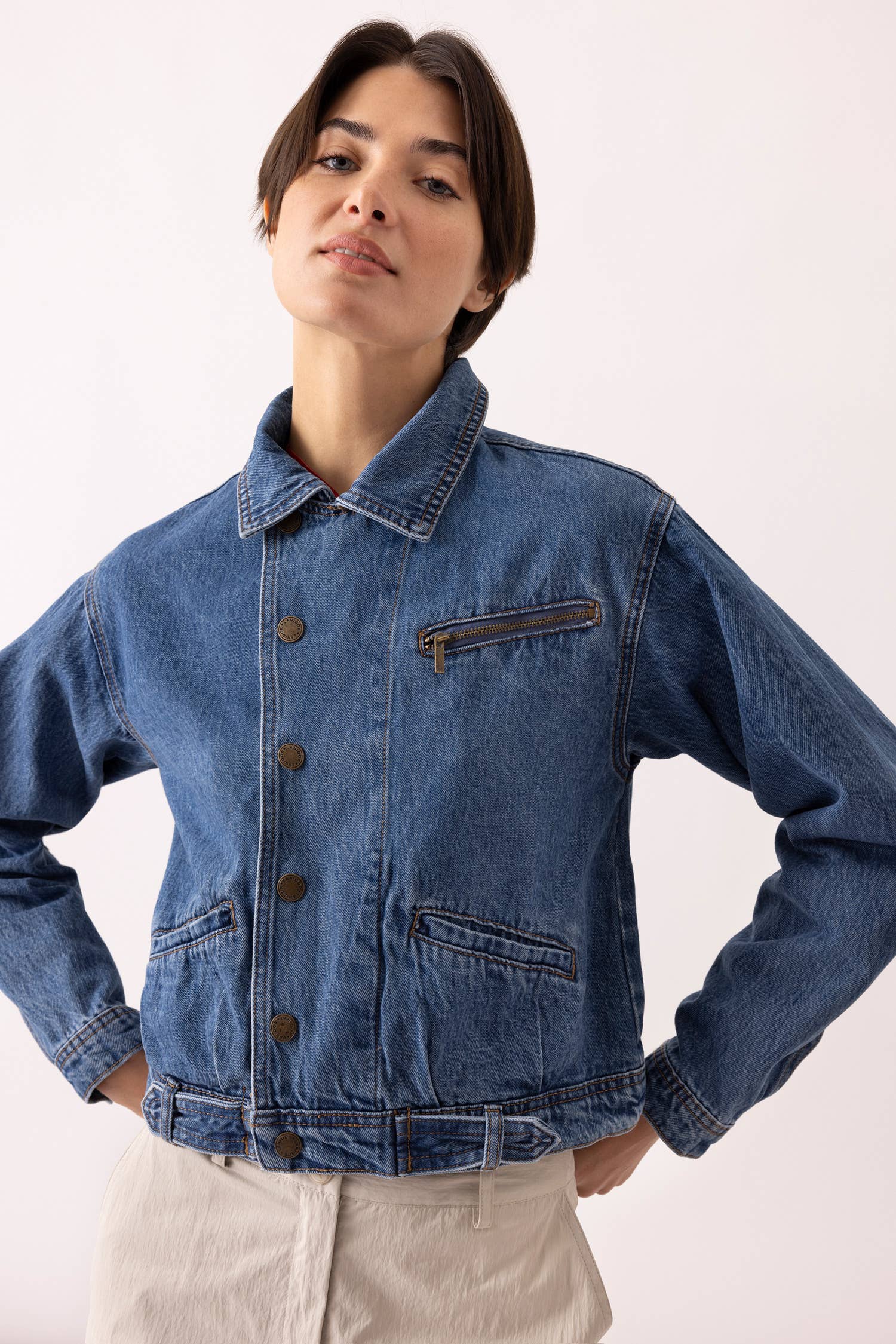 Jeansjacke mit Tasche und Riemen (426900-45): M