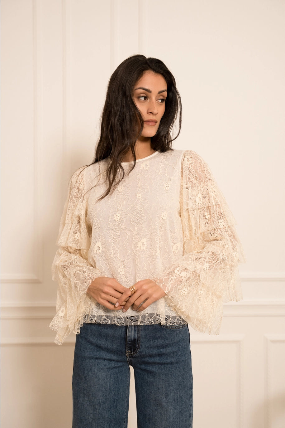 Choklate Paris - Spitzenbluse mit gestuften Ärmeln Ecru