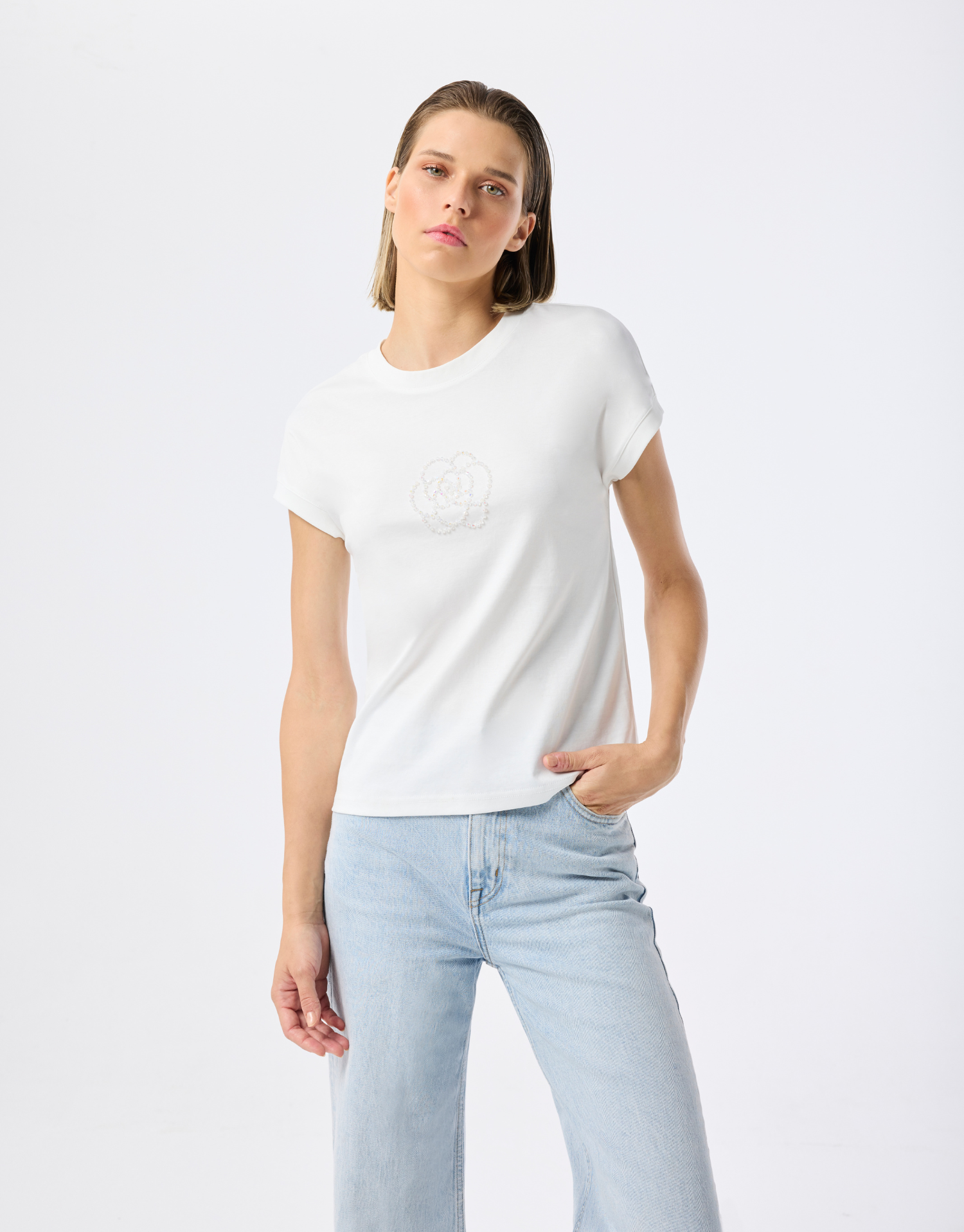 Leo & Ugo - T-Shirt "Carolina" in cremigem Weiß - Mit floralem Glitzerperlen-Design