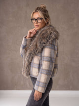 Cherry Paris Jacke Aeryn mit Karomuster und Kunstfellkragen Beige