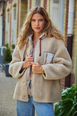 Giovanni Paris Kunstfelljacke Beige mit silbernen Akzenten und abnehmbarer Kapuze
