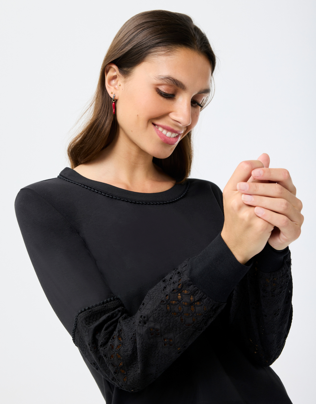 Pullover "LEA" mit Spitze - elegant & bequem in Schwarz - Leo & Ugo