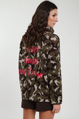 Susy Mix - Cardigan Camouflage mit Fransen und Statementprint