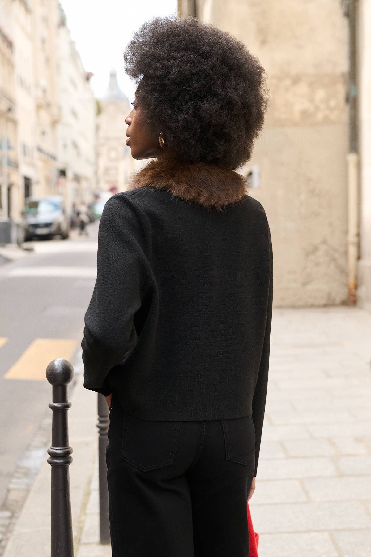 Nathael Paris kurzer Cardigan in Schwarz mit abnehmbarem Fellkragen