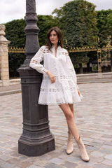 Choklate Paris - Kurzes Ellie-Kleid aus durchbrochener Baumwolle in Weiß - Hemdblusenkleid mit Spitzen-Einsätzen