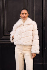 Attentif Paris Kunstfell-Jacke Beige – Langhaarig & schräg gestreift