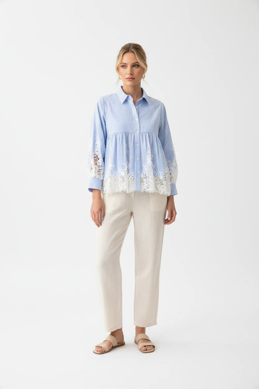 Choklate Paris Aimie Baumwollbluse mit Guipurespitze - Streifen Hellblau/Weiß