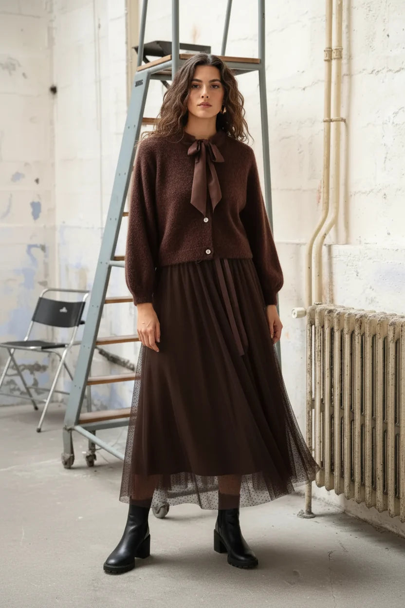 Tamba Flauschige Strickjacke mit Schluppen-Kragen Schokolade