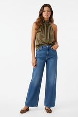 Choklate Paris Satin-Oberteil Elisabeth in Khaki - seitlich eingesteckt