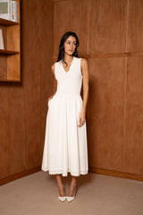 Choklate Paris Kleid aus raffiniertem Materialmix - Feinstrick-Oberteil mit Polokragen Weiß