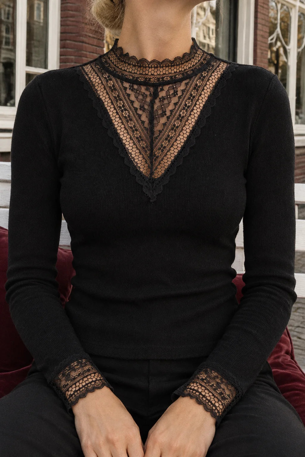 Choklate Paris Longsleeve Louna mit Spitzendetails Schwarz