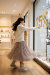 Dezember-Aktion 25% Banner - Model zeigt auf 25% gedreht