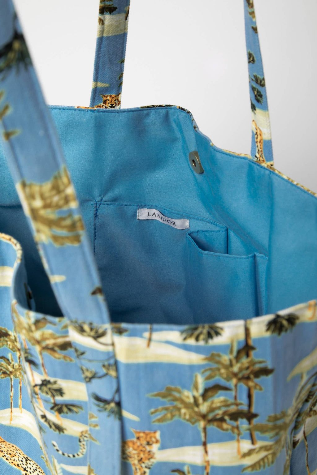 Landidor Strandtasche/Shopper "Palmenprint" - Tropisches Design in Hellblau