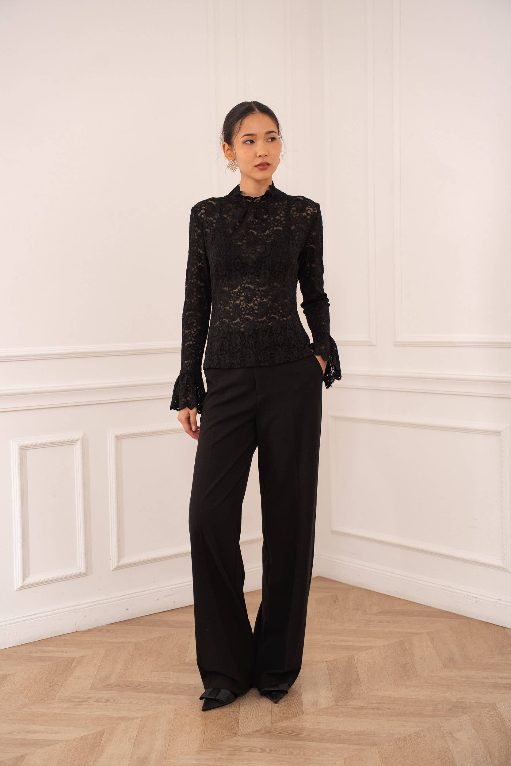 Choklate Paris - Spitzenbluse Carol mit hohem Kragen - Schwarz - Elegant & Feminin