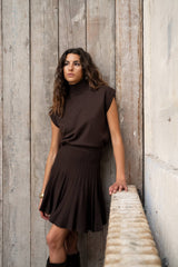 Lulumary Ärmelloser Pullover mit Stehkragen in Kaffeebraun
