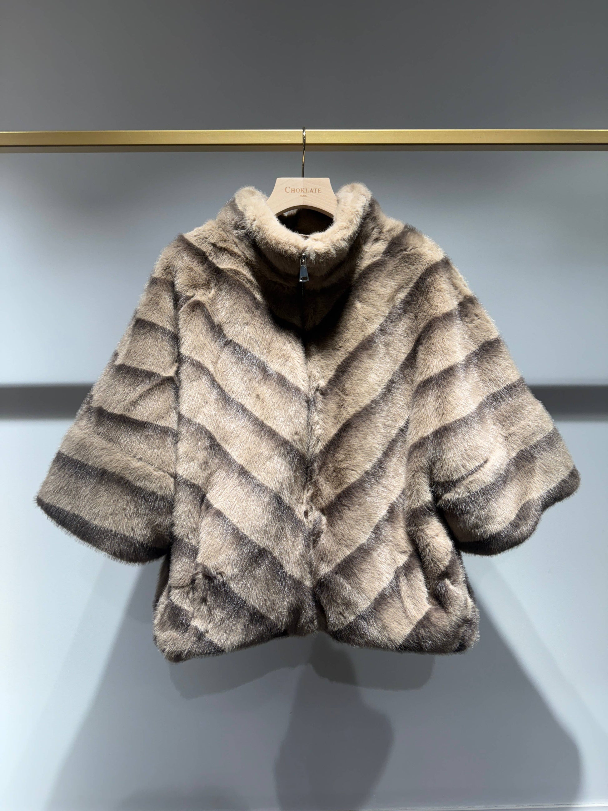 Choklate Paris - Cape - Jacke aus edlem Fake Fur "Kopenhagen" - Taupe