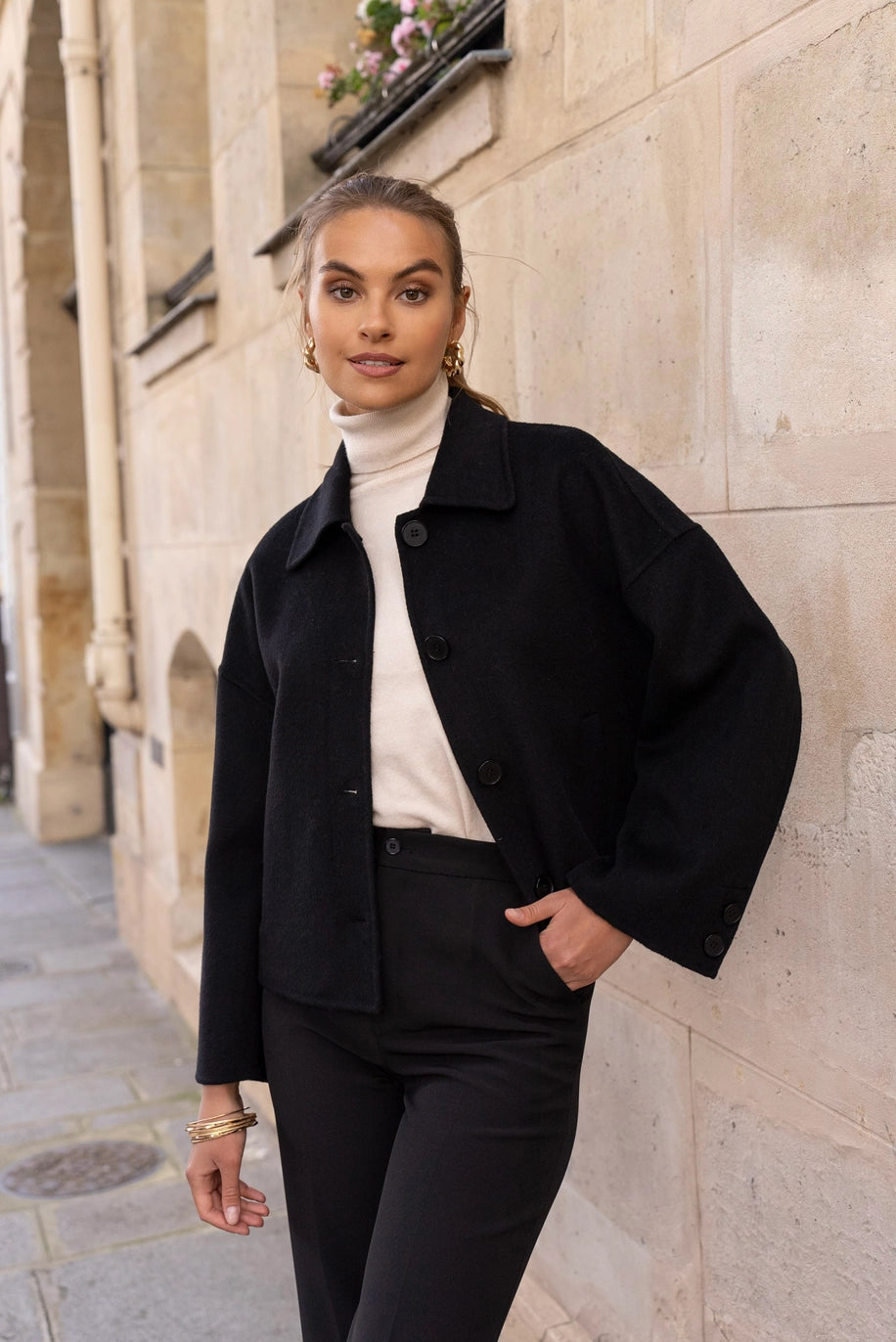Attentif Paris handgefertigte kurze Wolljacke Schwarz