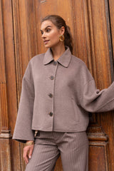 Attentif Paris handgefertigte kurze Wolljacke – Taupe