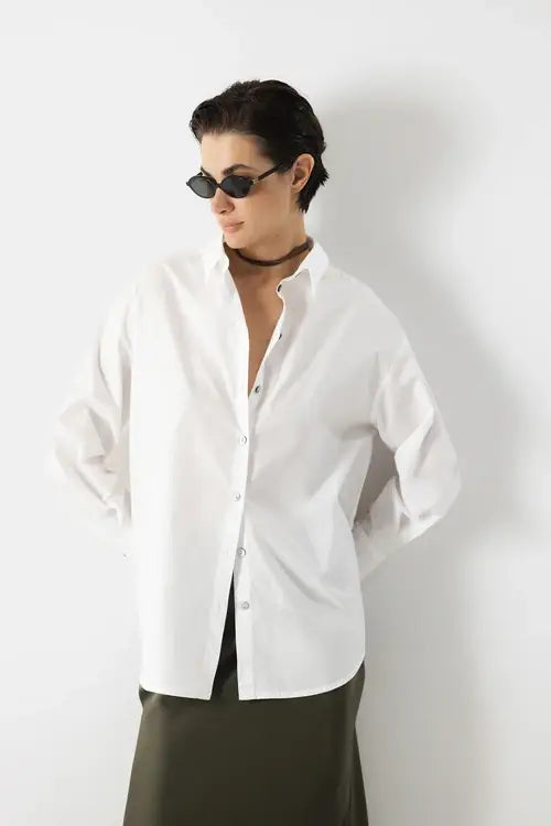 Lanidor - Lässige Hemdbluse mit Knopfdetail auf der Rückseite - weiß