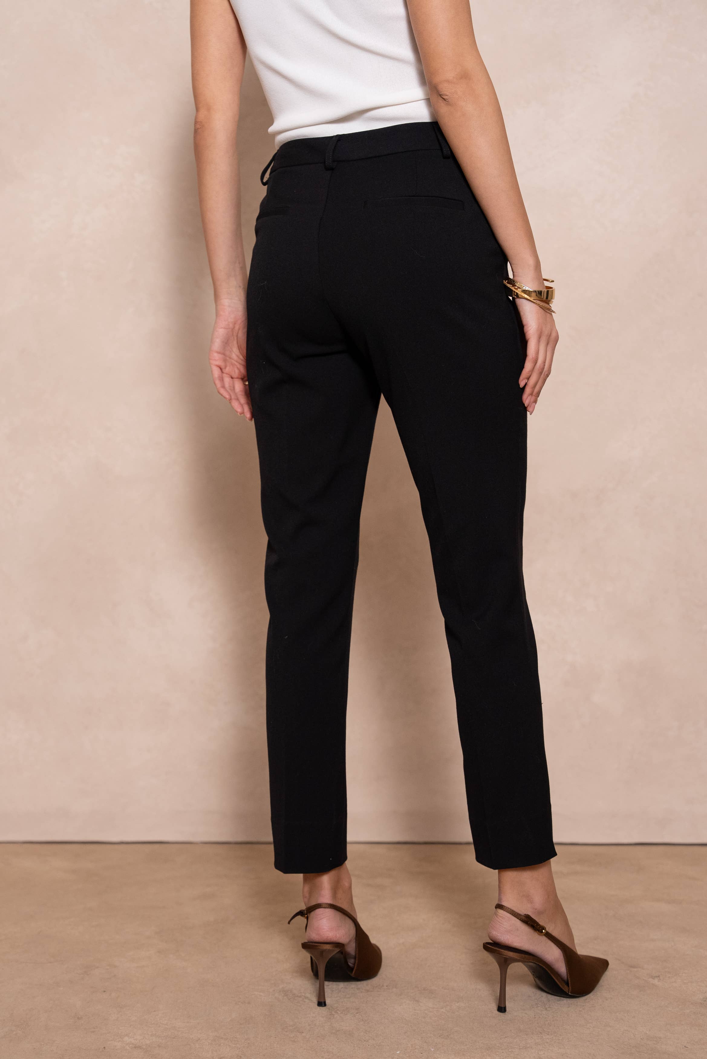 Attentif Paris - Hoch taillierte Zigaretten-Hose "Aura" in Schwarz