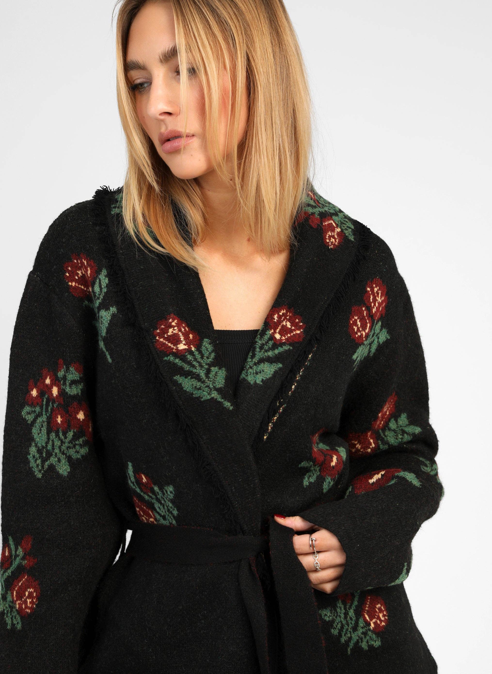 AN’GE Paris NAMALIA lange Jacquard-Strickjacke Schwarz mit Blumen und Gürtel