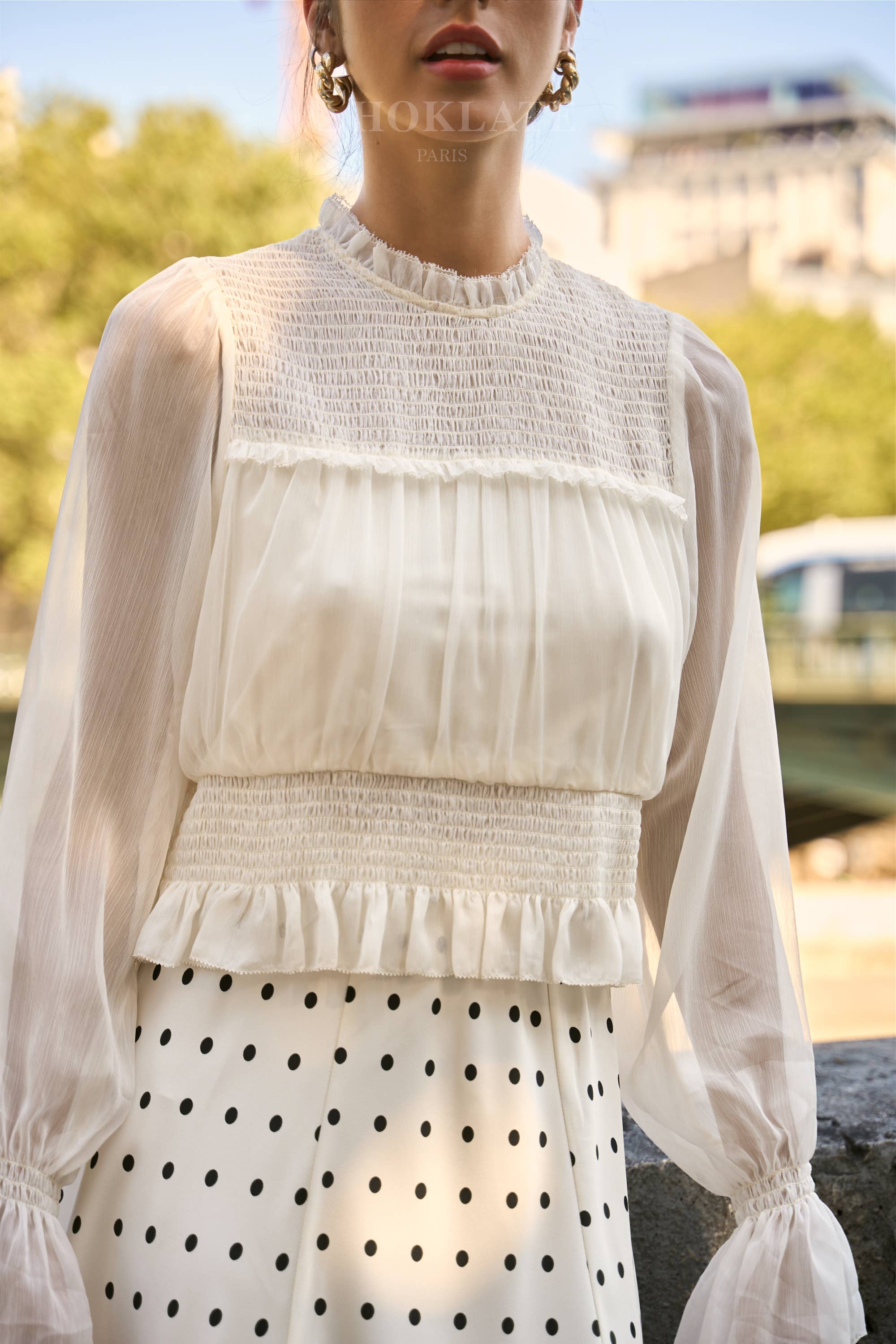 Choklate Paris Bluse Rena mit Smokdetails und Volants in Ecru