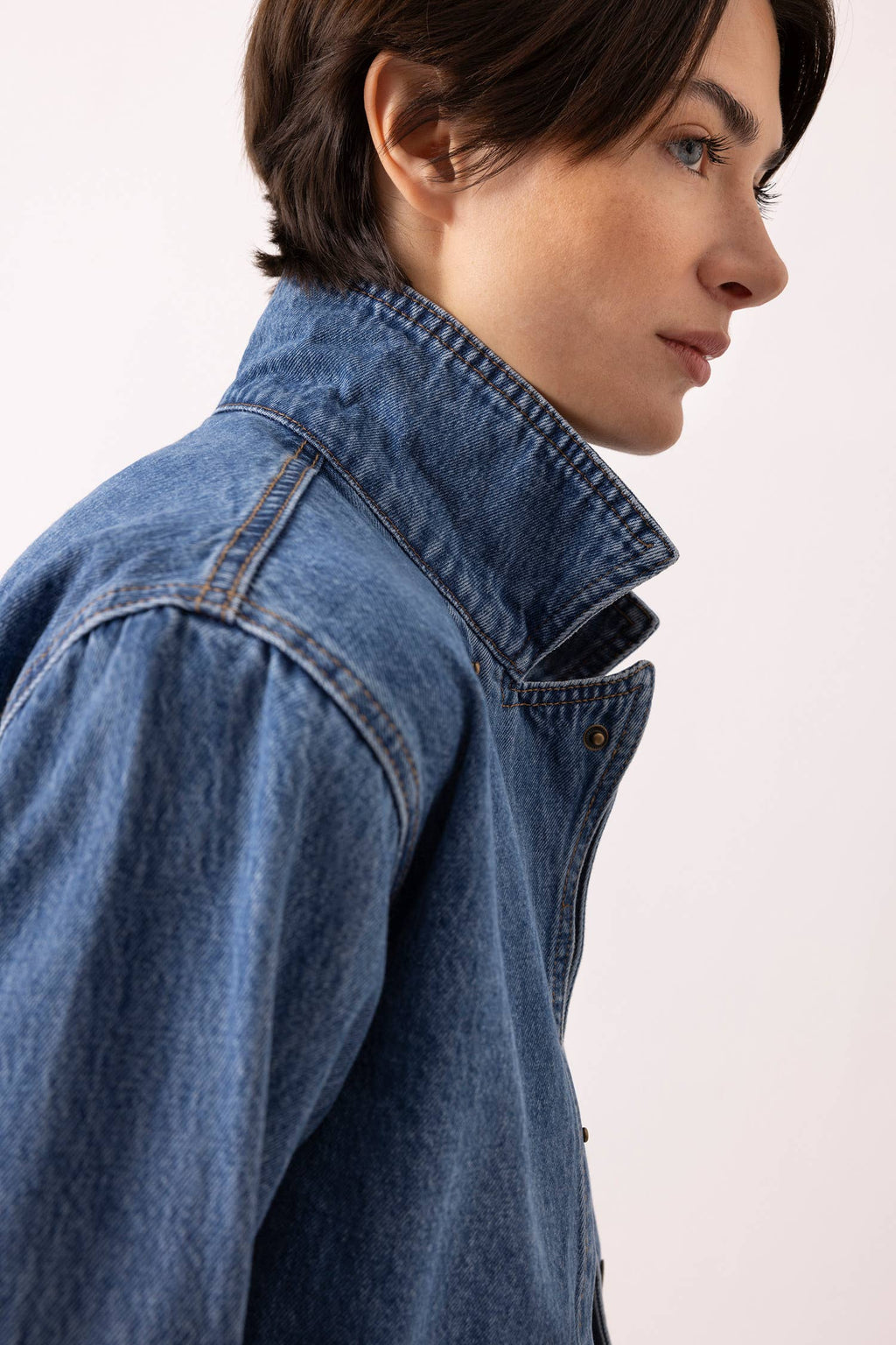 Jeansjacke mit Tasche und Riemen (426900-45): M