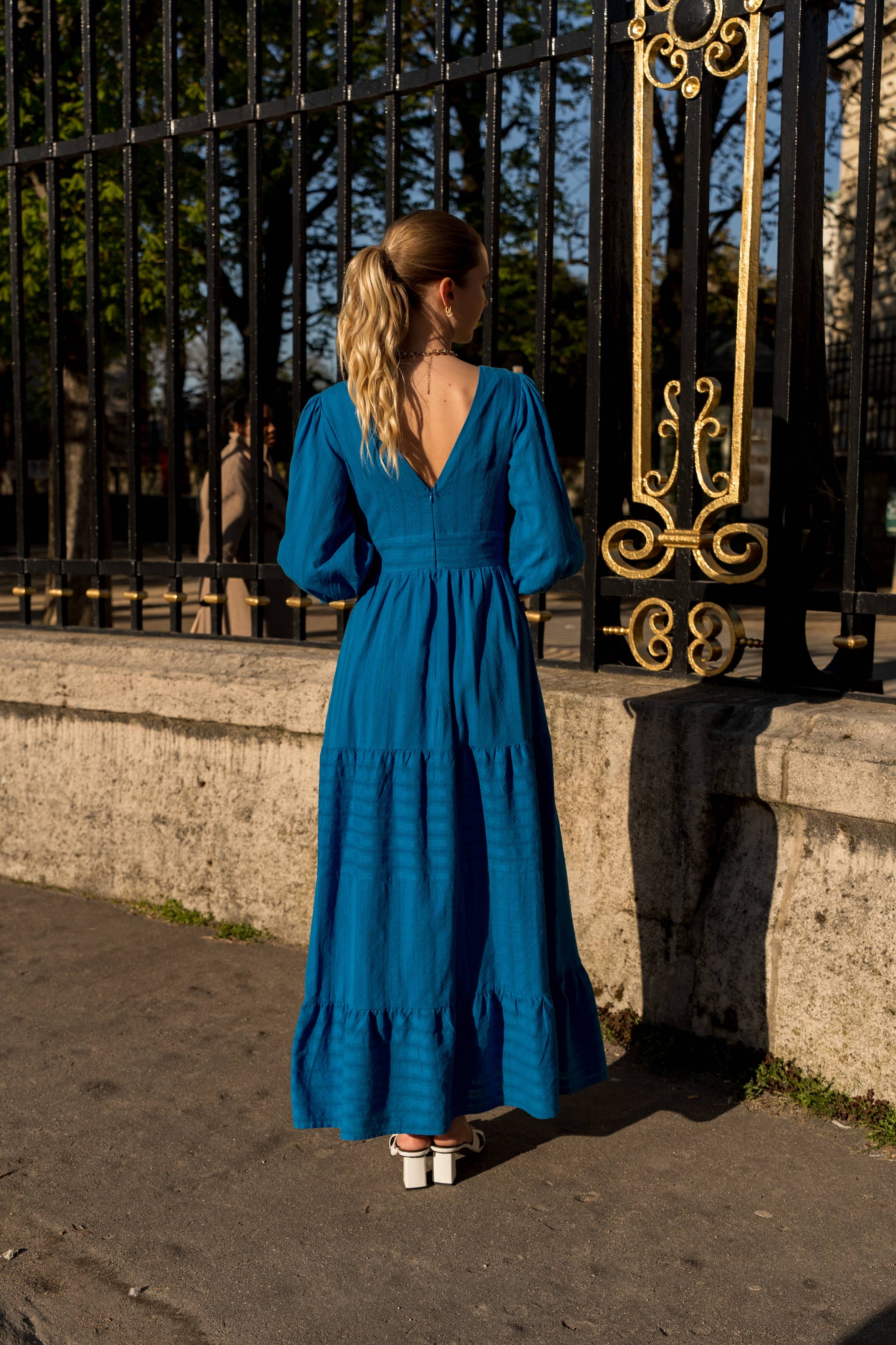 Choklate Paris Maxikleid Taylor aus durchbrochener Baumwolle Königsblau