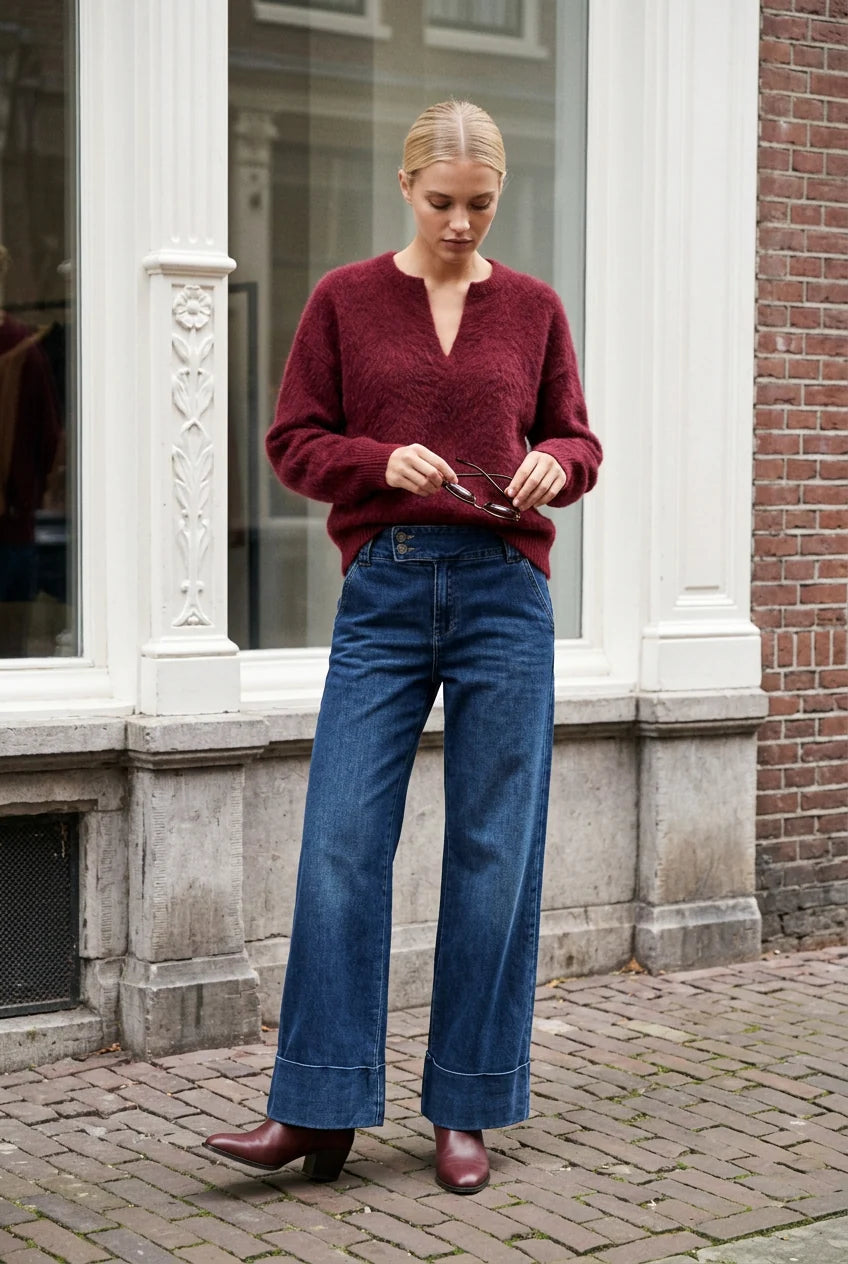 Tamba Flauschiger Angora-Strickpullover mit V-Ausschnitt in Bordeaux – lockere Passform