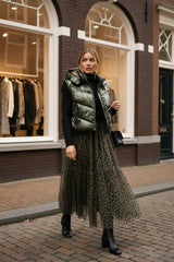 Attrait Paris kurze Metallic-Steppweste mit Kapuze Khaki