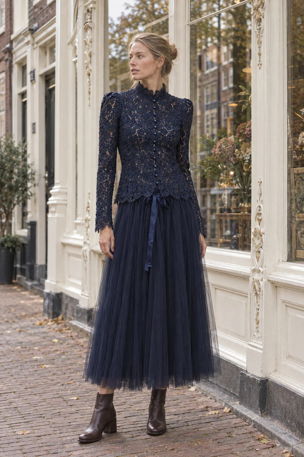 Spitzenbluse mit Schmuckknöpfen Perla - 81085: Bleu marine / 1 S - 1 M - 1 L
