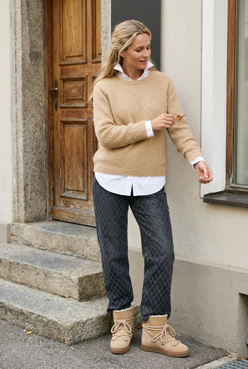 TAMBA Flauschiger Rippstrick-Pullover mit Raglanärmeln in Camel