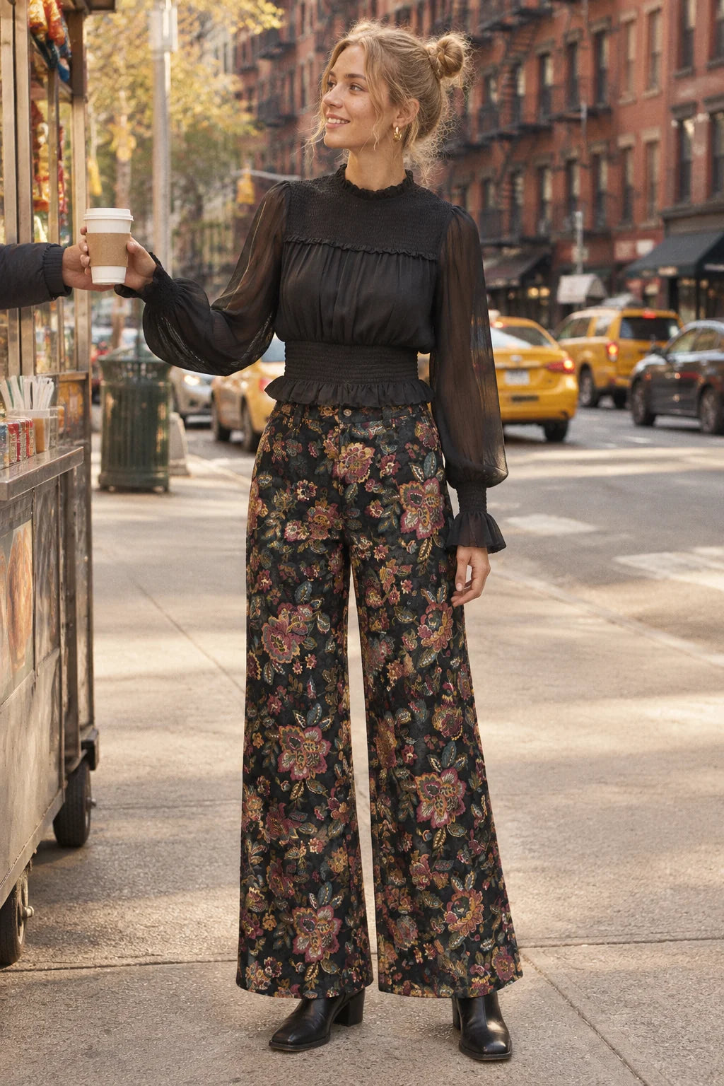 Choklate Paris Bluse Rena mit gesmokten Details und Volants Schwarz