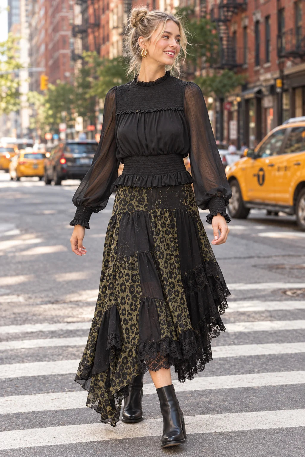 Choklate Paris Bluse Rena mit gesmokten Details und Volants Schwarz