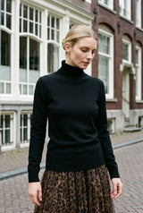 TAMBA Feinstrick-Rollkragenpullover mit Viskose und Angora Schwarz