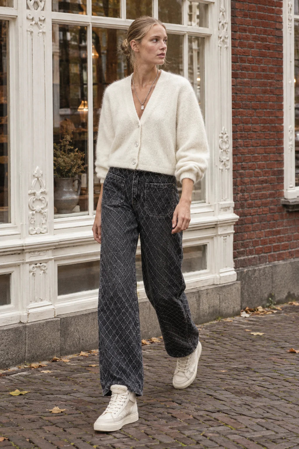 Tamba flauschiger Strickcardigan mit V-Ausschnitt Ecru