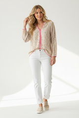 Zwillingsherz Bluse Wilder Leo - Beige natürliches Produktfoto