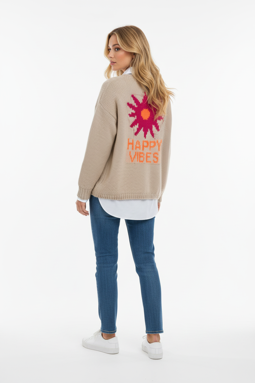 Zwillingsherz Cardigan Happy Vibes Beige - Rückansicht mit sichtbarem Motiv