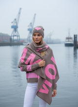 Zwillingsherz Kaschmir Outfit am Hamburger Hafen